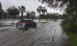 Adana ve Mersin'de kuvvetli yağış hayatı olumsuz etkiledi