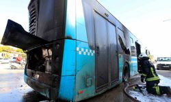 Antalya'da seyir halindeki halk otobüsü alevlere teslim oldu