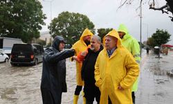 Başkan Demirçalı, yoğun sağanakta ekiplerle sahada