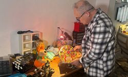 Emekli mühendis, 'hasta' olarak tanımladığı oyuncakları çocuklar için onarıyor