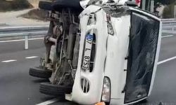 Emniyet şeridindeki araca çarptı: 2 yaralı