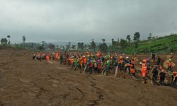 Endonezya'daki toprak kaymasında hayatını kaybedenlerin sayısı 53'e yükseldi