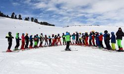 Geleceğin olimpik sporcuları, Kars'ta kristal kar üzerinde hedeflerine odaklanıyor