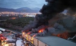 Hatay'da lastik deposunda çıkan yangın kontrol altına alındı