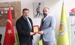 İYİ Parti Antakya’dan HGC Başkanı Nihat Mazmanoğlu’na Plaket !