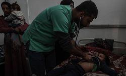 İsrail saldırılarıyla sağlık sisteminin de çöktüğü Gazze'de 'ölümcül virüsler' yayılıyor