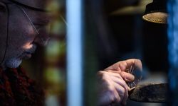 İstanbul'da dünyaya iz bırakan mücevherler tasarlıyor