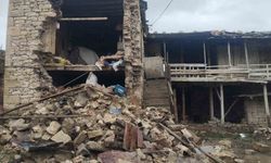 Komşusu 'adam öldü evi de yıkıldı' dedi o anda ev çöktü