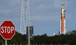 NASA, Ay'a dönüş programı 'Artemis'in fırlatılışını dondurucu soğuklar nedeniyle erteledi