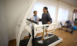 Protezle yürümeye başlayan 13 yaşındaki Melike'nin hayali avukat olmak