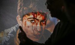 Türk sanatçı Aygeç'in 'Sürgündeki Zeytin Ağacına Posterler' Sergisi Londra'da açıldı