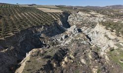 Hatay’da Sessiz Tehlike: 400 Metrelik Fay Yarığı Genişliyor