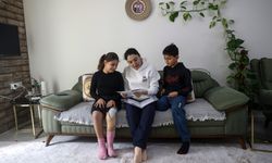 6 ŞUBAT DEPREMLERİNİN ÜÇÜNCÜ YILI - Protezle ayağa kalkan Fatma, azmiyle hem derslerinde hem piyanoda başarısını sürdürüyor