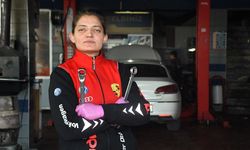 Afyonkarahisarlı 'Hatice usta' otomobil servisinde araçların bakım ve tamirini yapıyor