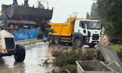 Akdeniz'de fırtına sonrası belediye ekipleri teyakkuzda