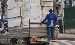 Alanya'da kamyonet arkasında tehlikeli yolculuk