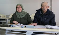 Amasya'da 30 yıllık evli çift birlikte okuma yazma öğreniyor