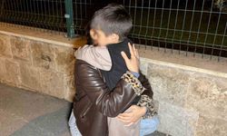 Anne, çocuğuna 1,5 yıl sonra polis merkezinde kavuştu