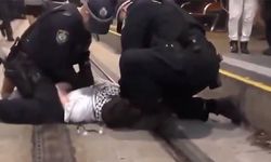 Avustralya'da Filistin destekçisi protestocu, polis tarafından yerde defalarca yumruklandı