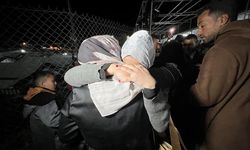 Aylar sonra kısıtlamalarla açılan Refah Kapısı'ndan Filistinlilerin sınırlı geçişleri sürüyor