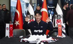 Beşiktaşlı Hyeon-gyu Oh, imza gününde taraftarlarla buluştu