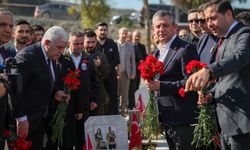 CHP Heyeti Depremin 3. Yılında Narlıca Deprem Şehitliği’nde