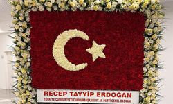 Cumhurbaşkanı Erdoğan'dan MHP'nin 57. kuruluş yıl dönümü için Türk bayraklı kutlama çiçeği