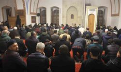 Depremin ardından Habibi Necar Camii'nde ilk teravihi kılındı