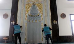 Elazığ'da yükümlüler camileri temizleyerek ramazana hazırlıyor