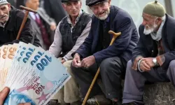 Emeklilerin beklediği ödemeler hesaplara yattı