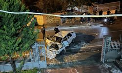 Erzin'de bahçe duvarına çarpan otomobilin sürücüsü yaralandı