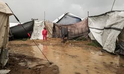 Gazze Belediyesi: Etkili olan fırtına nedeniyle yüzlerce çadır sular altında kaldı
