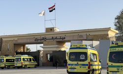 Gazze ile Mısır arasındaki Refah Sınır Kapısı yaya geçişlerine 'deneme' amaçlı açıldı