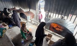 Gazze'de mülteci kampında açılan fırın yerinden edilen Filistinlilere 'ekmek kapısı' oldu