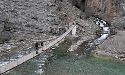 Göksu Şelalesi, yenilenen asma köprüsüyle doğaseverlere keyifli yolculuk sunuyor