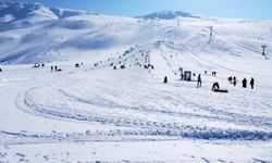 Göl manzaralı kayak merkezinde yarıyıl tatili yoğunluğu yaşandı