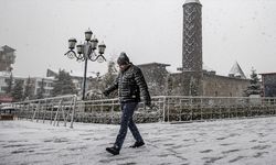 Hafta sonu yurdun batısı yağmurlu, doğusu kar yağışlı geçecek