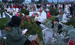 Hatay'da depremlerin yıl dönümünde mezarlık ziyaretinde bulunuldu