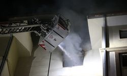 Hatay'da 8 katlı binada çıkan yangında 13 kişi dumandan etkilendi