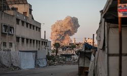 İsrail ordusu, Gazze'de Filistinlilere ait yapıları patlatarak yıkmaya devam ediyor