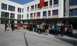 Kahramanmaraş'ta depremde hayatını kaybedenler için okullarda sessiz anma programı düzenlendi