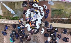 Kayseri'de yaklaşık 300 kiloluk fil hastası kişi, özel ekiple evinden çıkarılıp hastaneye sevk edildi