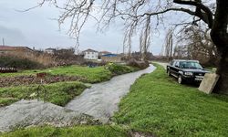 Kazdağları'ndan gelen sular köy yollarında çağladı