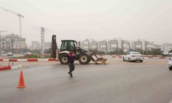 Kepez'de yağış sonrası bozulan yollara müdahale