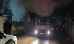 Kırıkhan'da metruk binadan alevler yükseldi