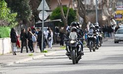 KÜÇÜK YAŞ, BÜYÜK SUÇ - Adana polisi uyuşturucuyla mücadele için okullardan tamir atölyelerine birçok alanda çalışma yapıyor