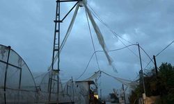 Kumluca'da yağmur ve hortum seraları vurdu