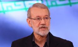 Laricani'nin İran'ın nükleer müzakerelerde yanıtını iletmek için Umman'a gideceği belirtildi