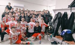 Liselilerin kavga çıkan maçında centilmenlik kazandı