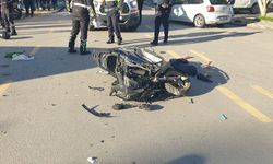 Mersin'de hafif ticari araçla çarpışan motosikletteki 1 kişi öldü, 1 kişi yaralandı